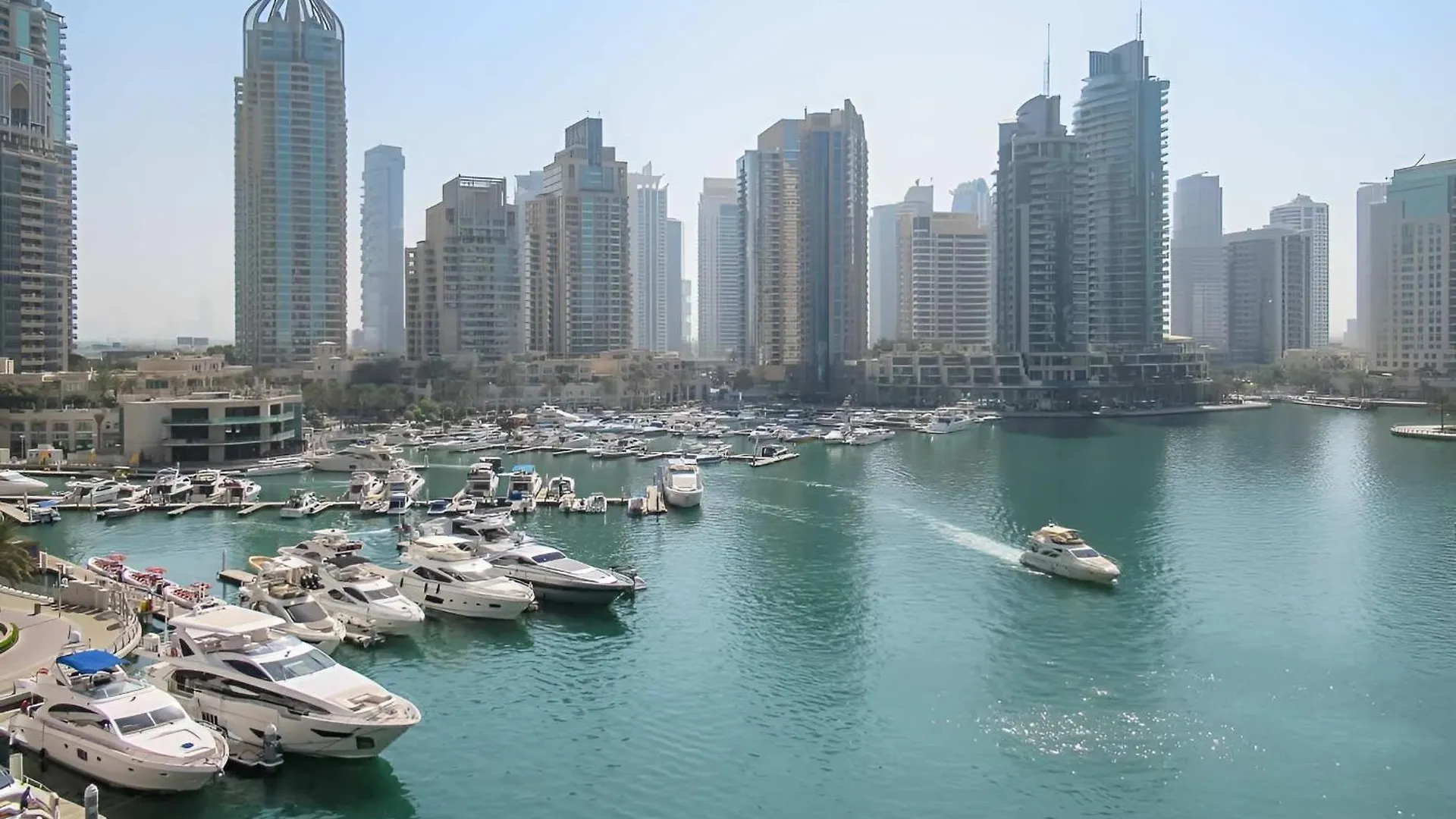 Frank Porter - Cayan Tower Dubai 0*,  Emirados Árabes Unidos